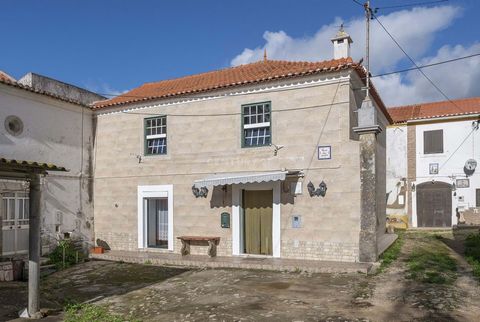 Are you looking for the tranquility of the countryside, with proximity to the city? Come and see this villa, inserted inside Quinta da Piedade, a historical point in the Parish of Santo Quintino, in Sobral de Monte Agraço. This villa is located in a ...