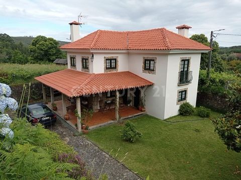 Rustic house restored in Romarigães Located in the parish of Casa Grande de Romarigães, 15 minutes from Paredes de Coura and Ponte de Lima, and about 30 minutes from the beach. Central location in Alto Minho, close to Viana do Castelo, Caminha and Vi...