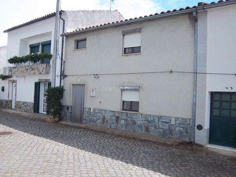 House located in the village of Rosmaninhal, 47 km from the city of Castelo Branco. A very pleasant village, with a wonderful surrounding area, with all types of commerce nearby. This house consists of ground floor, with a large living room, a bedroo...