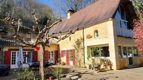 In La Roque Gageac, built on the rock, surrounded by gardens and woods, offering privacy and countryside views, just 10min from Sarlat. Shops and market 5 mins away, Dordogne river and recreation centres just 5 mins away. Walled and fenced with autom...