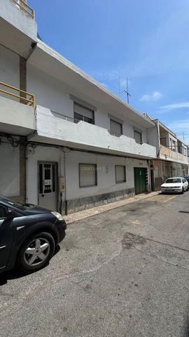 *RENTAL PROPERTY* Excellent investment opportunity if what you are looking for is profitability and appreciation! 2 bedroom flat with 81m2 in Olhão. Flat consists of 3 divisions and garage. Property currently leased until the end of December 2023.