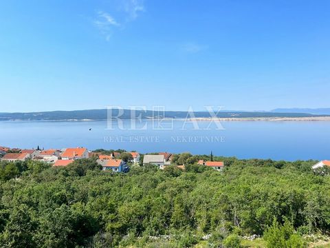 We are selling an apartment of 85 m2 which spreads over two floors in a new building in Dramalj. The ground floor apartment has a bathroom, kitchen and living room with access to the terrace overlooking the sea. An internal staircase leads to the fir...
