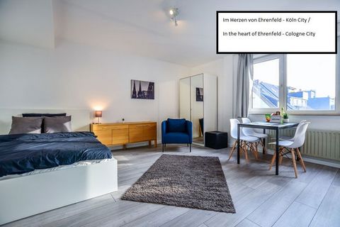 In the heart of Cologne-Ehrenfeld. Fully equipped with a large kitchen, freshly modernized (2019), Smart TV, washing machine in the apartment itself, Tassimo coffee maker, iron, cutlery and cookware, Welcome Package, vacuum cleaner and and and.... Su...
