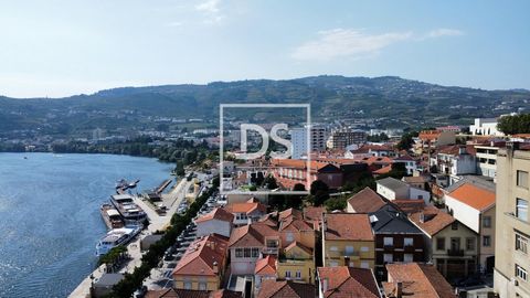 Unique Opportunity in the Heart of the Douro Building with Stunning River View This building is located at the epicenter of the vibrant city of Peso da Régua, surrounded by the rich history and spectacular landscapes that characterize the Douro. The ...