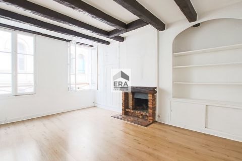 In the heart of the sought-after Saint-Victor district - in the heart of Paris and all its shops, restaurants, schools, cultural venues, transport (metro line 10 at 2 min, line 5 and RER C at 5 min) We offer you a charming apartment of 36.39 m² carre...