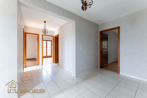 Magnificent Family House 5 Bedrooms, convertible attic, Outdoor spaces, 2 garages - Quartier des Maraîchers This pretty adjoining house from the 60's located in the sought-after area of Les Maraîchers, will offer generous spaces for the whole family ...