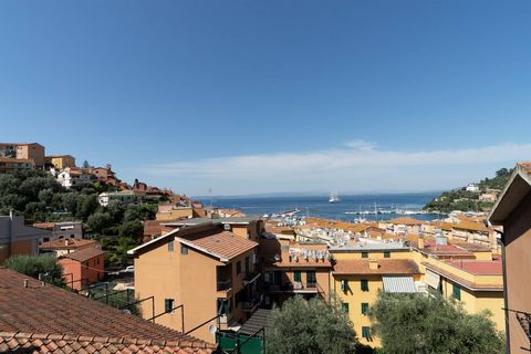 Porto Santo Stefano, near Valle We offer for sale an apartment in a building with elevator. The bright apartment consists of a large living room with double window, kitchen with veranda and balcony, two very large bedrooms, bathroom and convenient cl...