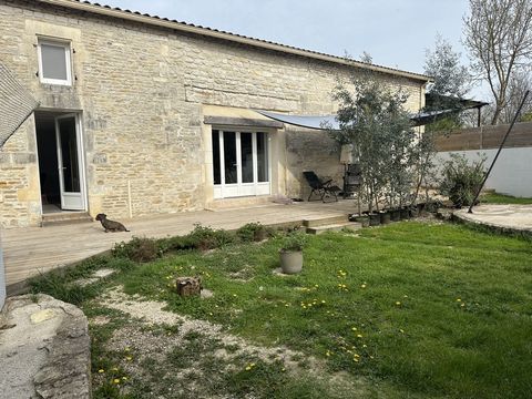 Sandra presents you in exclusivity in the town of Sainte Sévère in the heart of a small quiet hamlet 10km from Jarnac and Cognac this pretty farmhouse completely renovated. Its living area of approximately 185m2 consists of a bright living room entra...