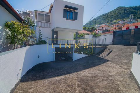 This 3-bedroom villa located in Machico offers a peaceful and comfortable living experience in a serene environment. The property extends over three floors, offering an intelligent distribution of spaces. On the first floor, there is a cozy living ro...