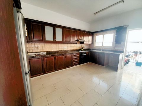 Located in Paphos. This renovated 3 bedroom 2 bathroom unfurnished house is located in central Paphos in proximity to amenities, schools, supermarkets, green area etc... The internal area is aprox 150 square meters. The big sized kitchen is separate ...