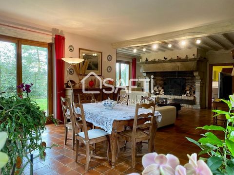 For sale between Quingey and Salins les Bains, a charming house on 180 acres of land. Close to amenities, this house of almost 200 m² offers four bedrooms, an office, a large living room with fireplace, a kitchen, a shower room, a bathroom and a larg...