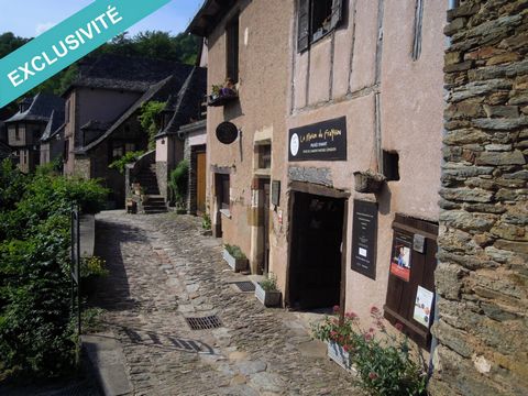 (1188 / 1000) ? : Venez découvrir ces maisons jumelles située à Conques en Rouergue, sur le chemin de St Jacques de Compostelle. Cette charmante résidence d'origine médiévale sculptée dans le rocher, vous offre un cadre unique et authentique. Lorsque...