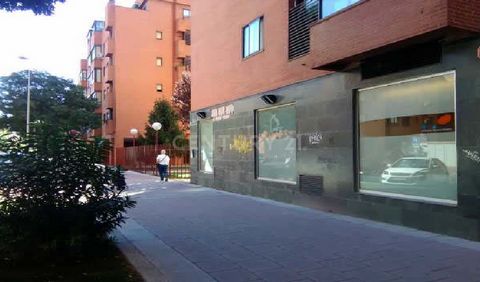 ¿Quieres comprar un local a la venta en Torrejón de Ardoz (Madrid)? Excelente oportunidad de adquirir en propiedad este local con una superficie de 96m² ubicado en la localidad de Torrejón de Ardoz, provincia de Madrid. Dispone de buenos accesos y es...