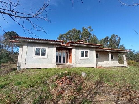 Opportunity to acquire this 3 bedroom villa in the finishing phase, with a total area of 380 square meters, located in the town of Nogueira, in Ponte da Barca, district of Viana do Castelo. House consisting of 2 floors (basement and ground floor), be...