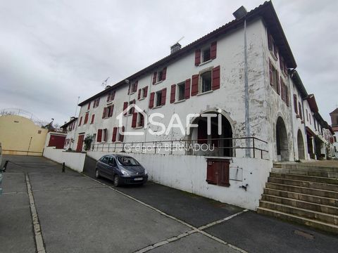 Located in the charming town of La Bastide-Clairence, this house offers an ideal living environment. Close to amenities and points of interest, it benefits from a privileged location for its future residents. With its picturesque streets and peaceful...