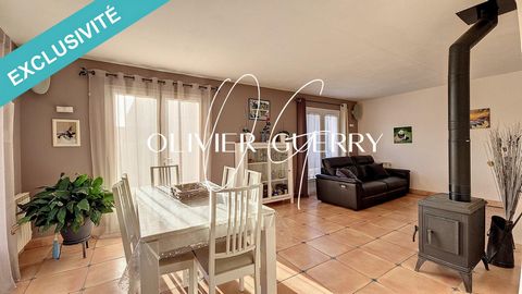 Close to the charming center of Mireval, where life flows gently, and just a 5-minute walk from the train station, 15 minutes from the vibrant Montpellier, and 5 minutes from the serene Aresquiers beach, Olivier Guerry-Safti presents this beautiful v...