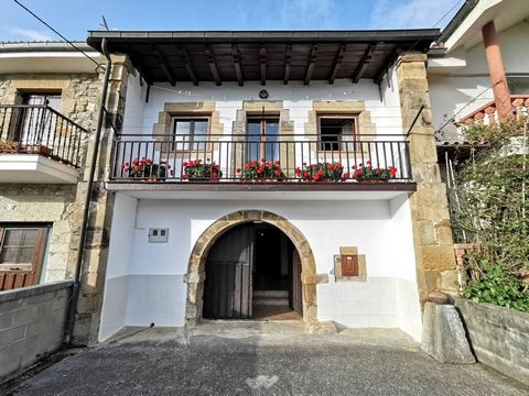 In the heart of Isequilla, you will find this stunning townhouse for sale that will take your breath away. With an unbeatable location and all the amenities you can imagine, this property is the perfect place for you to enjoy the tranquility and comf...
