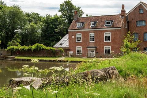This Georgian home which operated as a flour mill until the 1920s, is a blend of history and original features with modern design. With fireplaces in the sitting room and dining room for cosy evenings in and good sized bedrooms, a study, perfect for ...