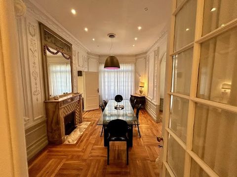 - NICE Musical heart district, intersection of rue Verdi and Guiglia - A superb bourgeois building. 2/3 rooms of 75m2 in a corner, very spacious, this apartment with parquet floor and mosaic is composed of a separate entrance giving a living/dining r...