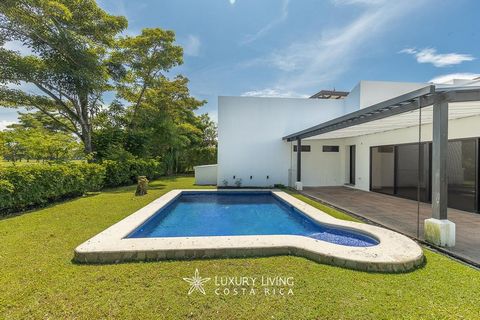 Casa Bossa Sale: $1,000,000 Rent: $5,500 plus VAT Discover the charm of Casa Bossa, an exclusive residence nestled in the prestigious Valle del Sol. This property offers an unparalleled living experience, perfect for those who value the tranquility o...