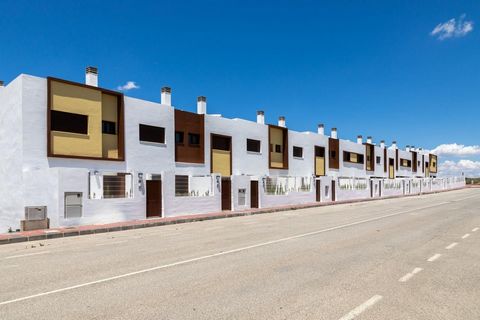 Los Álamos de Molina Phase 3 is located in Los Vientos (Molina del Segura, Murcia) in a quiet environment and excellently connected to the city center. This residential complex in gated community is composed of 15 single-family duplexes with 2, 3 and...
