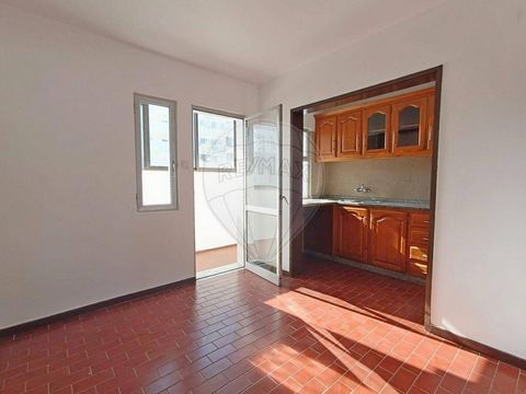 2 BEDROOM APARTMENT LARANJEIRO   This 5th-floor apartment offers an entrance hall with a cupboard and a pantry with shelves for convenient storage. The living room is cosy and the two bedrooms provide enough space. The kitchen is fully equipped with ...