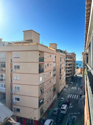 Apartment in the heart of el Palo, Malaga 3 bedrooms very sunny apartment with sea views in the most desirable area of Malaga city, el Palo. Needs a complete renovation. The apartment has 1 living room with an access to a sunny balcony, 3 bedrooms, 1...