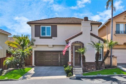 Nestled in the heart of Aliso Viejo, this charming two-story home epitomizes the California lifestyle with its blend of comfort and elegance. With 3 bedrooms and 2.5 bathrooms, including a spacious primary bedroom with a walk-in closet, this residenc...