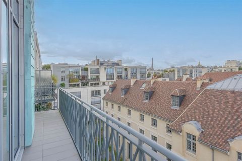 PARIJS VII - Rue de Sèvres Duplex op de bovenste verdieping met lift met glazen dak, balkon en uitzicht op de Parijse daken van de linkeroever. Kant-en-klaar te koop, op een van de beste adressen in Parijs, mooi appartement met 2 slaapkamers en een k...