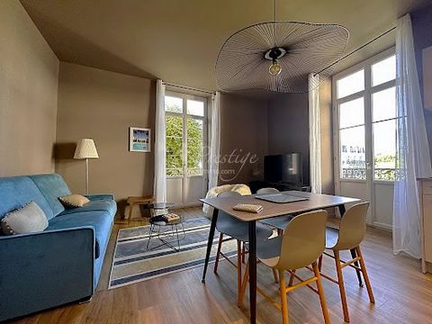 This type 3 apartment, in the heart of downtown Aix les Bains, has been completely renovated with high-end finishes and is sold furnished. With an ideal southern and western exposure, its large bay windows and 3-meter ceiling heights bring clarity an...