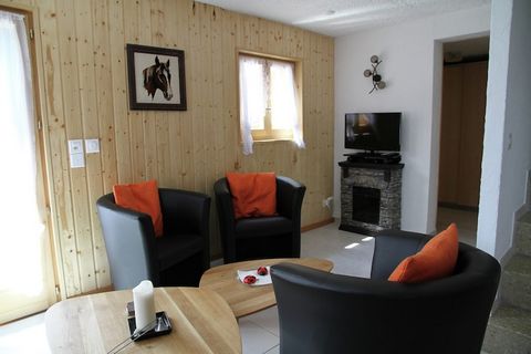 Questo delizioso chalet di 3 camere da letto per 6 persone è adatto per familiari e gruppi. Questo chalet è deliziosamente tranquillo situato nel villaggio Saclentse che si trova a 4 km sotto la Haute Nendaz. Una bella casa incredibilmente pulita e c...