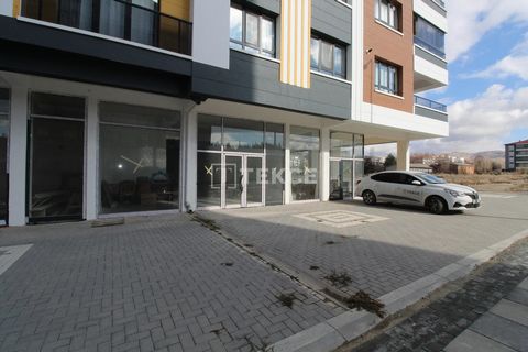 Gloednieuwe Winkel aan de Straat in een Prestigieuze wijk in Ankara Gölbaşı De gloednieuwe winkel te koop is gevestigd in Gölbaşı, Bahçelievler-wijk, een van de populaire wijken van Ankara. Gölbaşı is een van de meest leefbare wijken van Ankara, bero...