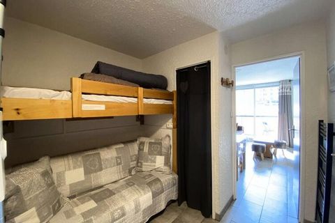 These two charming studios, located in a well-maintained residence, offer the perfect base for a mountain vacation. The first studio (13m², north-facing) features a living area with single bunk beds and a trundle bed, accommodating up to 3 people. Th...