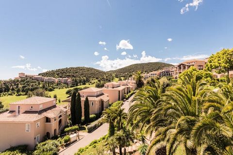 De Résidence Cap Esterel ligt op de hoogten van Saint-Raphaël, ideaal voor een vakantie vlakbij de stranden van de Middellandse Zee. Cap Esterel is opgezet als een echt dorp: bars, winkels, restaurants, groene ruimtes... U profiteert ook van gratis t...