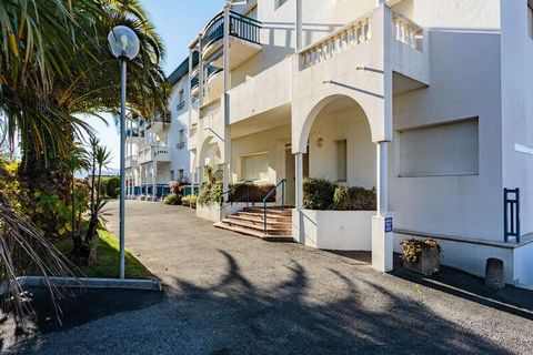 „Im Stadtzentrum von Saint Jean de Luz, schöne Maisonette-Wohnung im 2. Stock einer Residenz mit Aufzug und Gemeinschaftspool. Es besteht im Erdgeschoss aus einem Wohnzimmer mit Zugang zur Terrasse, einer offenen Küche, einem Schlafzimmer mit einem g...