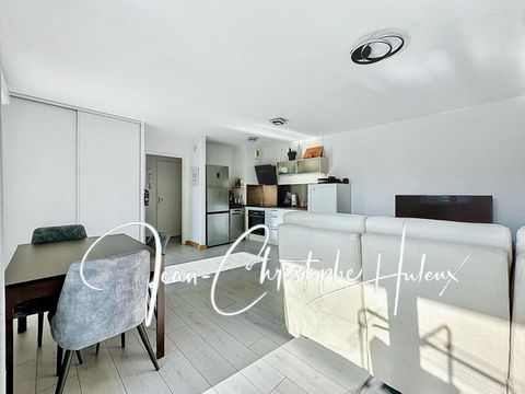 Nîmes 30900 - Quartier Les Costieres - Garantie Protec+ Offerte - Visite virtuelle guidée sur demande Jean-Christophe HULEUX vous propose ce superbe appartement T2 de 47 m2 avec terrasse de 13 m2 et garage (box) Laissez vous séduire par cet apparteme...