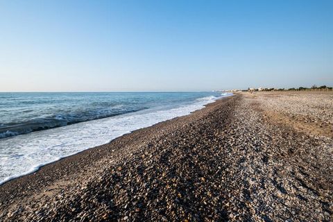 Geniet van een ongelooflijke vakantie in dit herenhuis gelegen aan een van de meest rustige stranden van Camp de Morvedre: Almarda Beach (Sagunto). De toeristische accommodatie beschikt over 3 slaapkamers en is geschikt voor 7 personen (maximaal 6 vo...