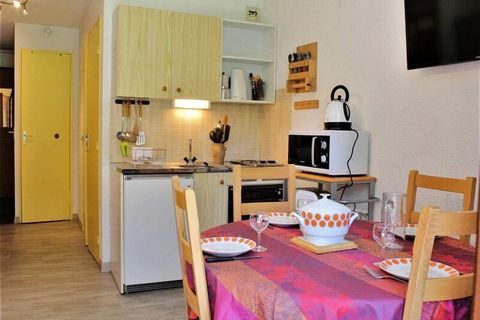 Cet appartement cosy, situי dans une rיsidence calme du quartier de la gare basse, est idיal pour un sיjour de dיtente. Il comprend une chambre avec un lit en 140 et un canapי convertible dans le sיjour, pouvant accueillir jusqu'א 4 personnes. L'appa...