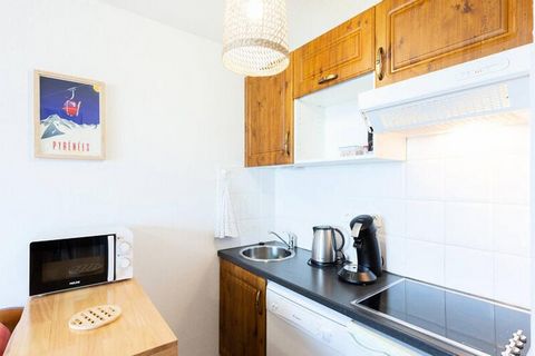 Duży apartament dla 6 osób Résidence Le Forum. Parking nr 9 i kasier na narty nr 9 Arrêt navette 50 m Dostęp do tras narciarskich w 5 minut. 1 komora (1 wielki lit) 1 komora (1 grand lit, 1 petit lit) 1 couchage dans le séjour. Sprzęt kuchenny 1 sala...