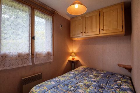 Cet appartement cosy de 25 m² peut accueillir jusqu'à 4 personnes, composé d'une chambre avec un lit de 140x190 cm et d'un coin montagne avec lits superposés rabattables (adaptés aux enfants de plus de 6 ans). Situé au rez-de-chaussée, l'appartement ...