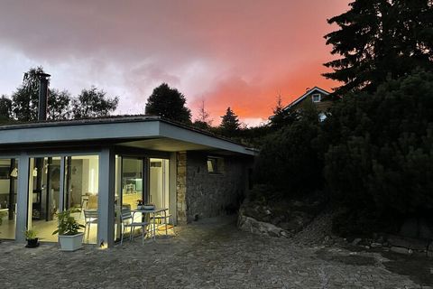 Ontsnap aan de drukte van alledag wanneer u verblijft in deze luxe villa in de Tsjechische Hooglanden. Met ruimte voor maximaal vier personen in het een ideale vakantieplek om weer in contact te komen met de natuur en te genieten van het adembenemend...