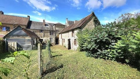 Alain MERCIER biedt u een set van 2 huizen, een leeg met 3 slaapkamers, een gehuurd met 1 slaapkamer omheind terrein 350 m² met bijgebouwen aan elk huis en hun zolder. Budget 154.500 euro, makelaarskosten voor rekening van de verkoper. Huis 1: Entree...