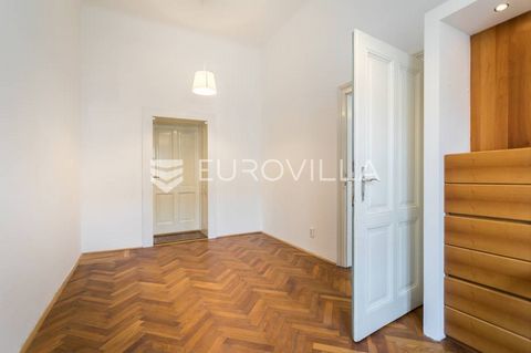 Center, Draškovićeva street, office space for rent 65 m2 on the 1st floor of a residential building. Oriented to the east and west. It consists of an entrance hall, three offices, kitchen, dining room, toilet and bathroom with shower. It is rented un...