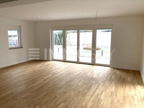 Sie suchen Ihr bezugsfreies Apartment in der Nähe des Tegeler Sees? Die großzügige 120m² Wohnfläche schafft ein helles und offenes Ambiente. Bodentiefe Fenster lassen viel Tageslicht herein und bieten einen harmonischen Übergang zwischen Innen- und A...