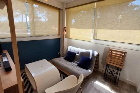 This charming studio of 28 square meters in La Baule-Escoublac offers a perfect retreat for up to two people. Located on the ground floor, the studio features a comfortable sleeping area with a double bed and a functional shower room. A fully equippe...