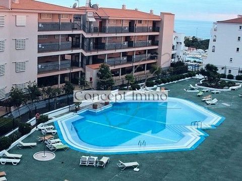 Appartamento arredato con due camere da letto nel cuore di Los Cristianos con bellissimo balcone! Questo appartamento modernizzato e completamente arredato si trova in una zona centrale ma tranquilla di Los Cristianos, in un complesso con piscina con...