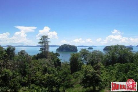 This 9.2 rai plot (14,720 sqm) features stunning views of the Andaman Sea in an area known for its untouched tropical beauty, Tha Lane, Krabi. With a Chanote title and no other resorts in the area, its perfect for a resort, private residence or luxur...