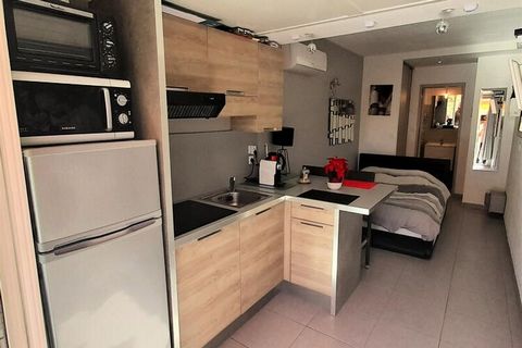 Dieses charmante, klimatisierte Studio im Erdgeschoss bietet einen gemütlichen und komfortablen Rückzugsort für 2 Personen. Das nach Süden ausgerichtete Apartment verfügt über ein 140 cm breites Bett im Wohnzimmer und sorgt für einen erholsamen Raum....