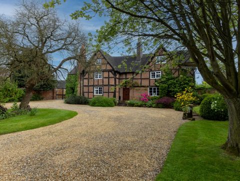 Nestled on a leafy lane and surrounded by greenbelt countryside, set behind your own private gated driveway on a secluded private plot, lies this enchanting Grade ll Listed country farmhouse. The property offers a serene and idyllic setting, while st...