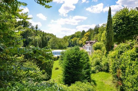 Are you looking for an exceptional property less than an hour from Paris in an idyllic, unoverlooked green setting in one of the most beautiful regions of Ile de France? Then take a look at this property, located at the entrance to a well-known and h...